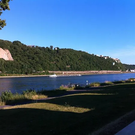 Apartment Rheinblick 4 *